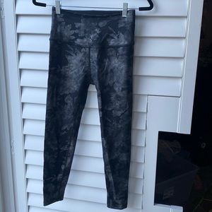 GREY AND BLACK LEGGINGS